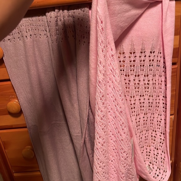 Scarfs - Picture 4 of 4